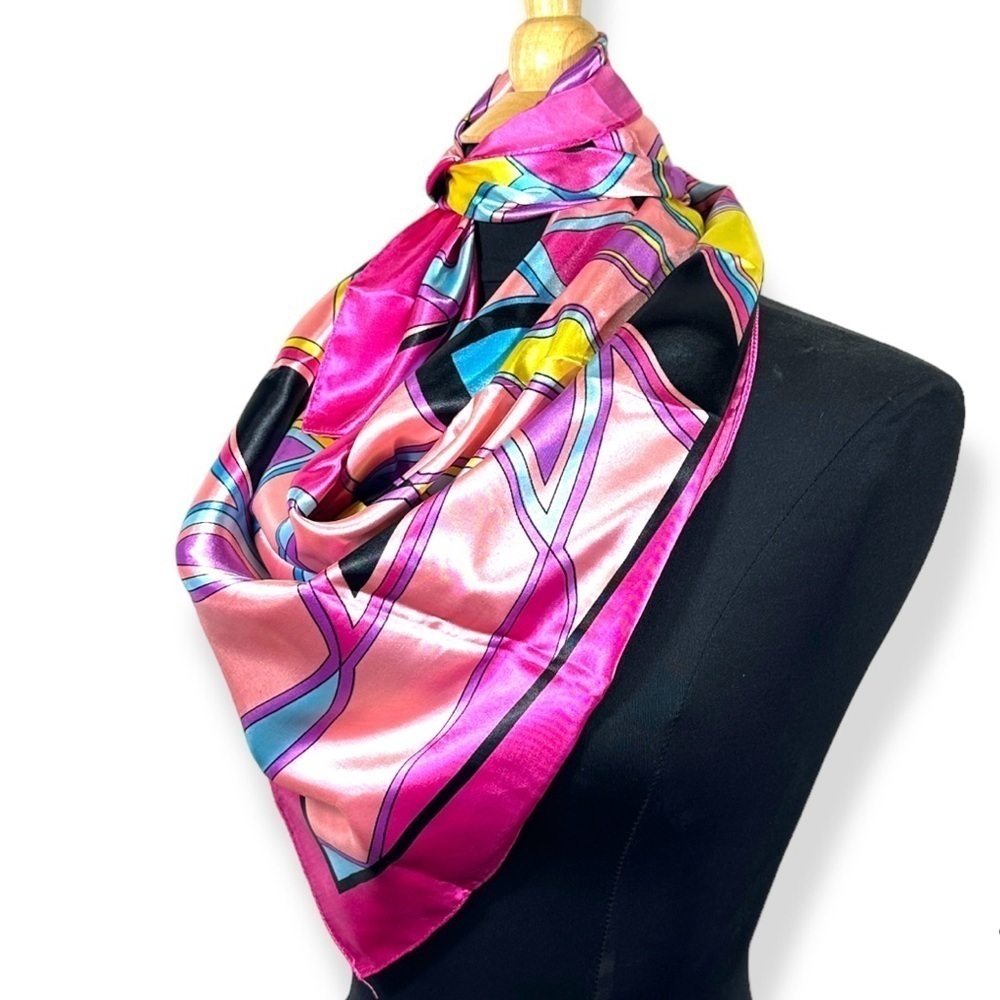 Geometric Print Scarf - Picture 2 of 6
